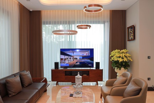 How to Design an Indoor Conservatory for Exotic Plants with Climate Control?